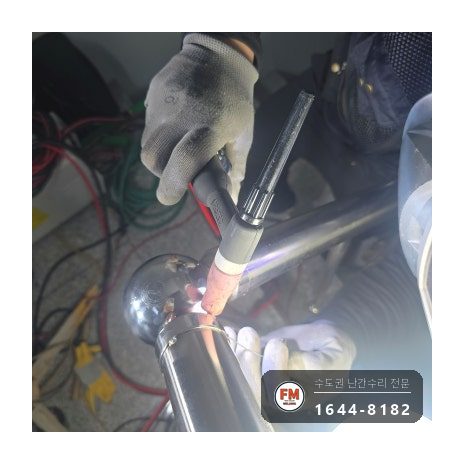 계단 난간 보수 불량 용접 갈아 내고 빠진 간살 다시 끼워 용접 시공 사진 15