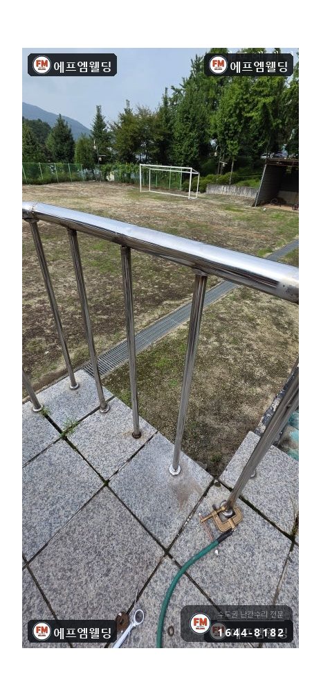 계단 난간 보수 층별 브래킷 재부착 새 앵커 시공 수리 시공 사진 14
