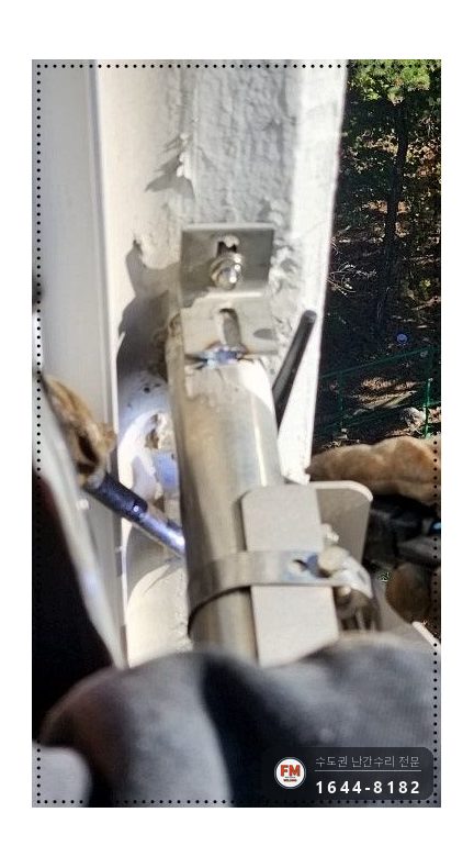 베란다 난간 보수 오래된 용접부 패스너 반도 이중 보강 수리 시공 사진 5