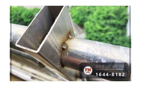 베란다 난간 파손 잘린 기둥 천장 앵커 새로 박아 패스너 비드 용접 시공 사진 8
