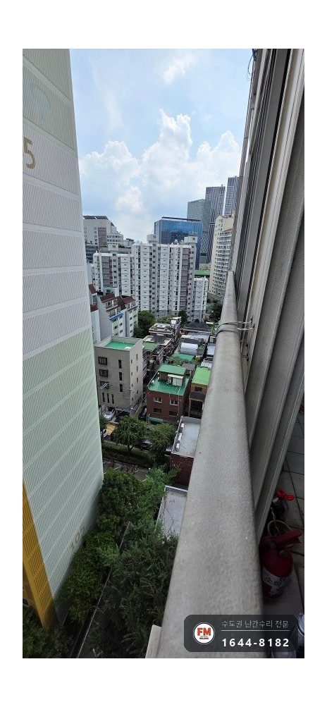 베란다 스텐 난간 떨림 소음 수리 유격 자리 밴드 교차 방진 패드 용접 시공 사진 9