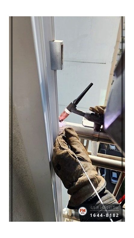 베란다 안전난간 보수 앵커 본접 패스너 물리고 반도 수리 용접 시공 사진 8