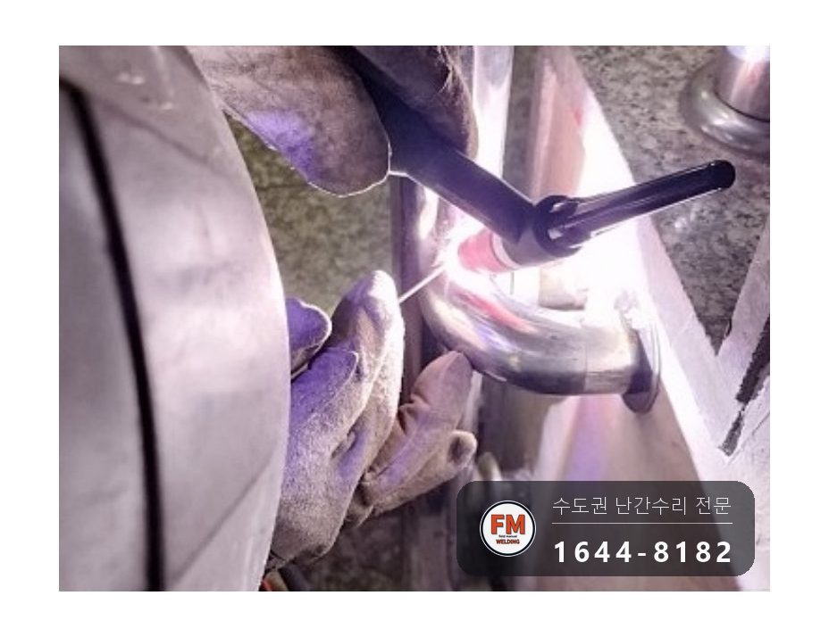 빌라 계단 손잡이 흔들림 수리 벽 앵커 새로 심고 서포트 설치 시공 사진 16