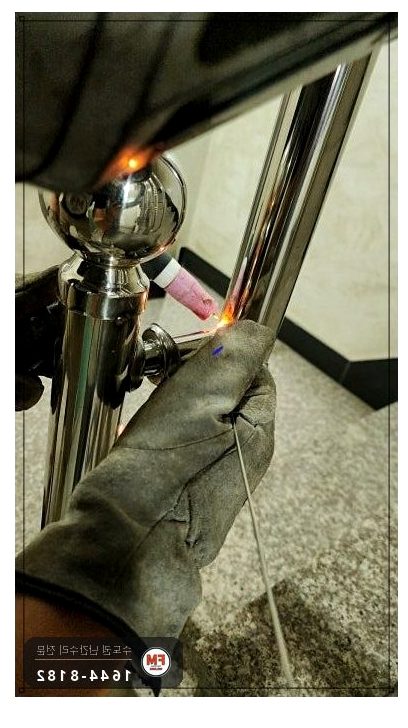 빌라 계단 손잡이 수리 벽 앵커 새로 박고 서포트 세워 본접 용접 시공 사진 11