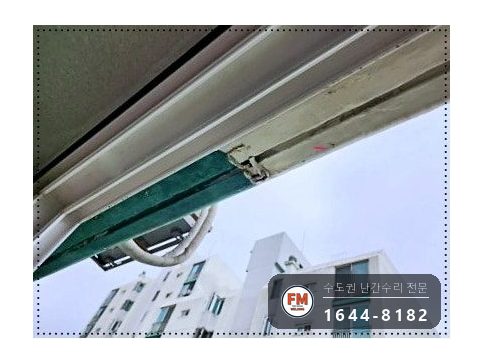 실외기 스텐 난간 보수 가운데 기둥 천장 앵커 패스너로 용접 시공 사진 5