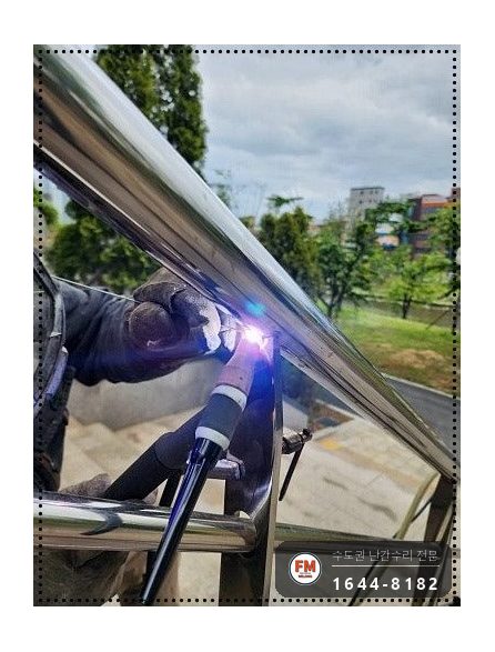아파트 야외 계단 난간 수리 손잡이 제자리 지지 기둥 추가 버핑 시공 사진 9