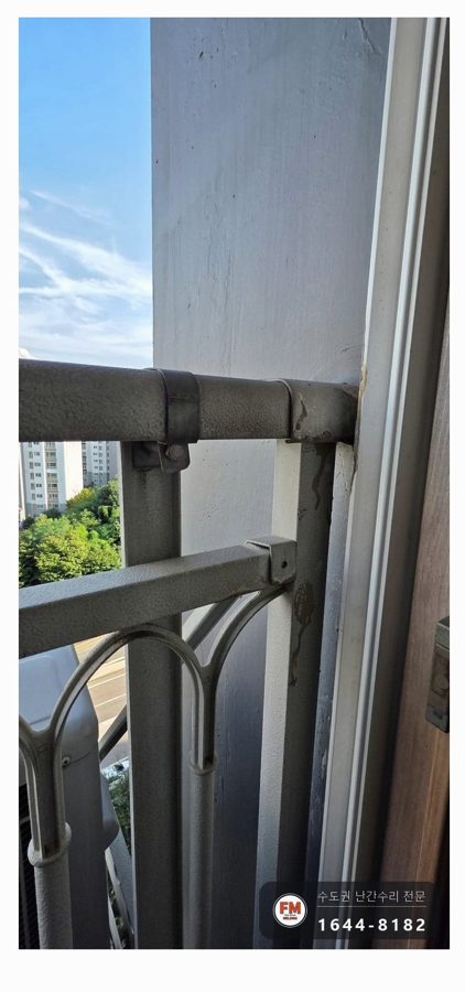 베란다 스텐 난간 소음 수리 밴드로 조이고 방진 고무 고정쇠 용접