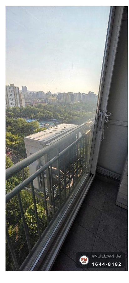 실외기 난간대 파손 고정 홀 부식 파내고 지지대 받쳐 겹겹이 용접