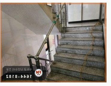 상가주택 난간 수리 계단 간살 새로 만들고 팽창형 앵커 삼각 보강