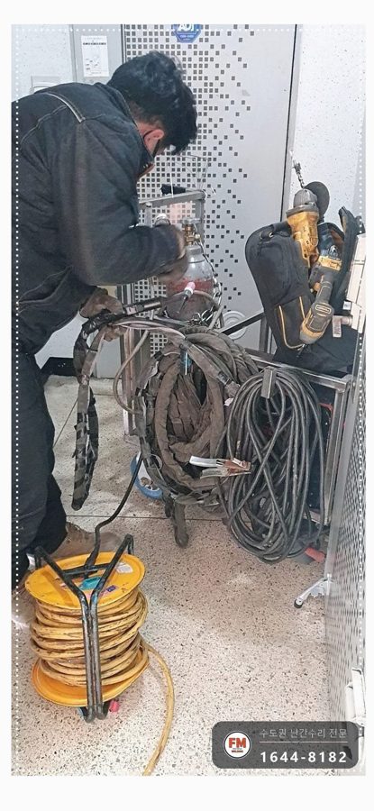 베란다 난간 수리 쏠린 난간대 당겨 세우고 앵커 반도 이중 보강