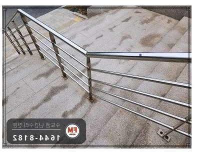 공원 계단 난간 수리 양끝 기둥 세워 304 앵커 보강 코팅