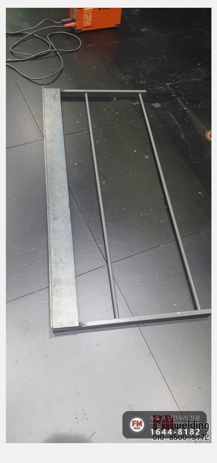 공연장 조립식 난간대 용접 수리 옆면까지 24개 보수