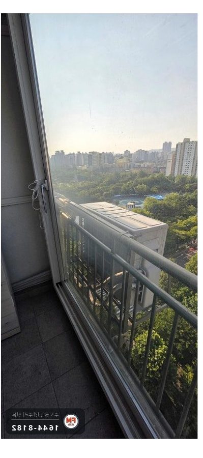 실외기 난간대 파손 고정 홀 부식 파내고 지지대 받쳐 겹겹이 용접