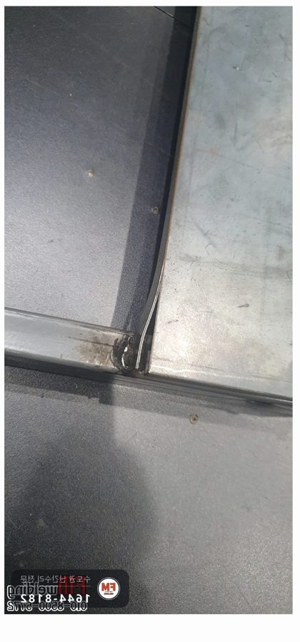 공연장 조립식 난간대 용접 수리 옆면까지 24개 보수