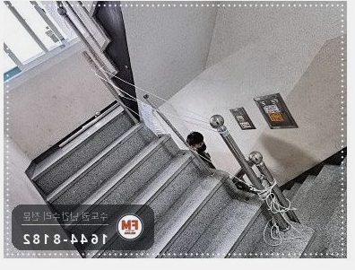 빌라 계단 손잡이 수리 파이프 잘라 기둥 세우고 벽 앵커 미그 용접