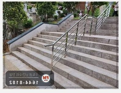 공원 계단 난간 수리 양끝 기둥 세워 304 앵커 보강 코팅