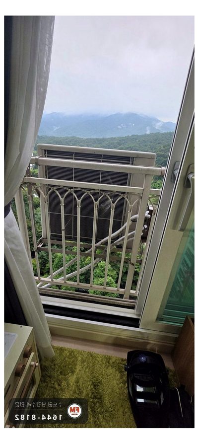 소음 나는 실외기 난간 용접 수리 반도 조임 거치대 접합