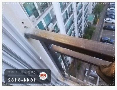 알루미늄 베란다 난간 보수 부속 깎아 앵커 두 개로 늘려 용접