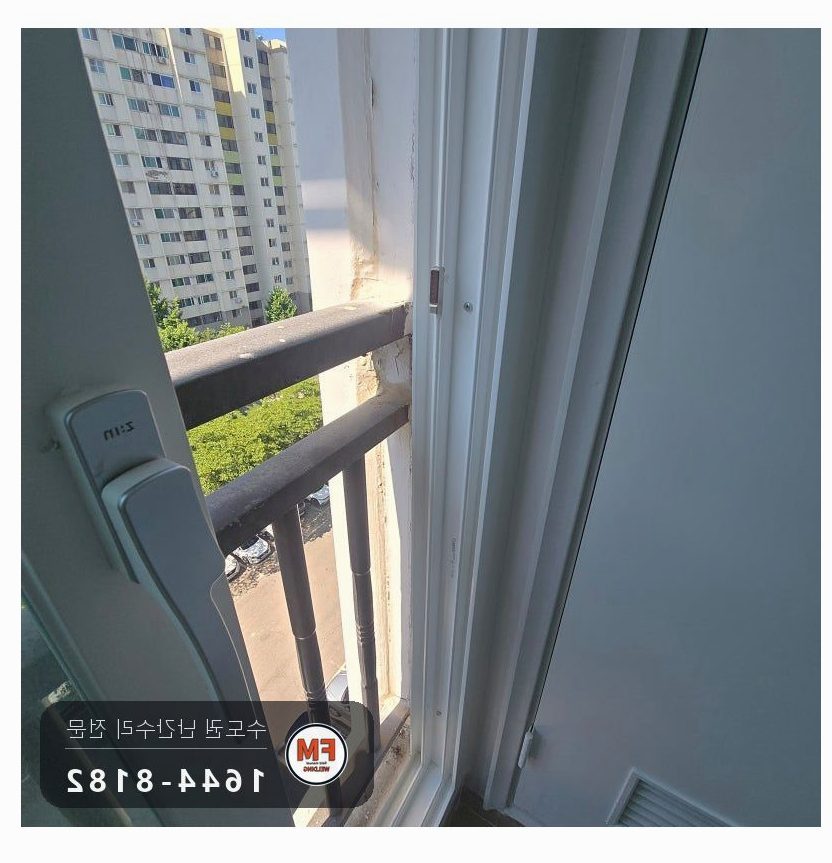 알루미늄 난간 수리 산화피막 벗기고 교류 알곤으로 보수 용접