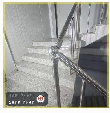 상가 계단손잡이 수리 빠진 간살 새로 잇고 이중 비드 보강 용접