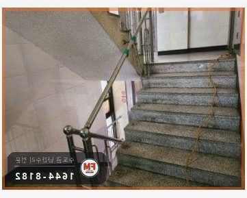 상가주택 난간 수리 계단 간살 새로 만들고 팽창형 앵커 삼각 보강