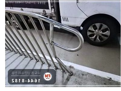 지하주차장 경사로 난간대 수리 지지대 맞춰 줄 교정 앵커 보강