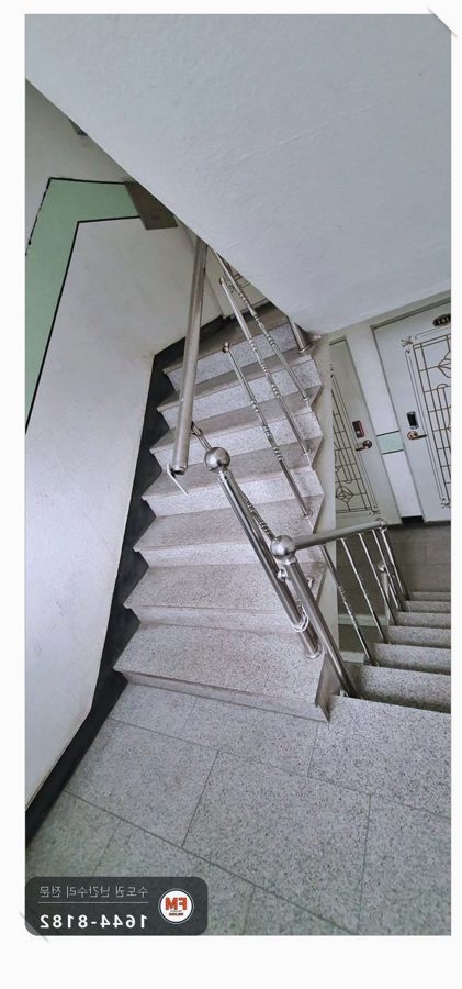 빌라 계단 스텐 난간 수리 철사 풀고 스텐봉 가접 벽 앵커 용접