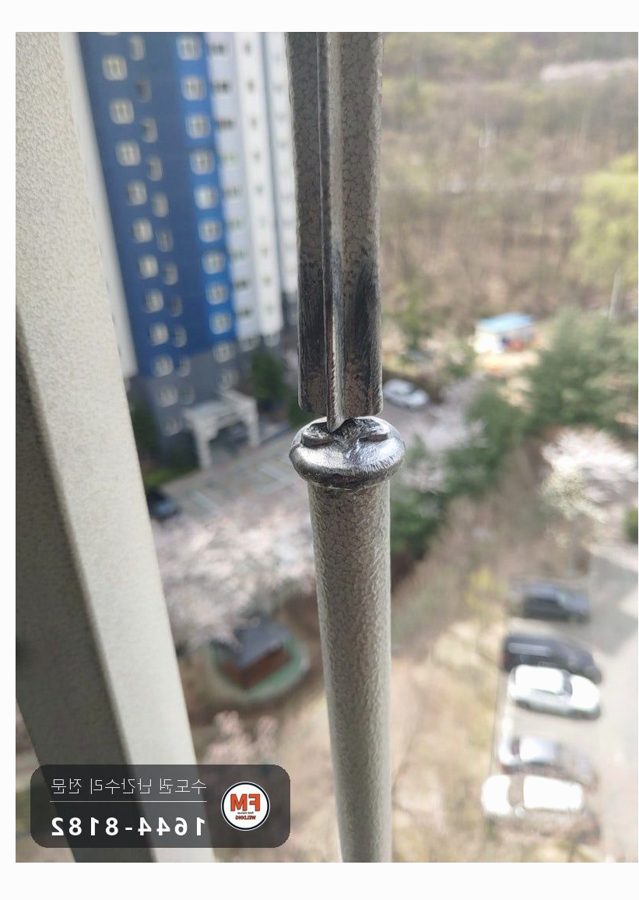 알루미늄 주물 난간 파손 분체도장 갈아 내고 조각 맞춰 보수 용접